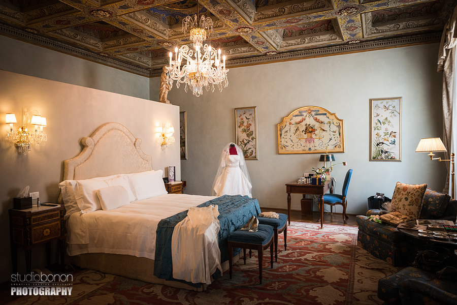 07-Wedding-Getting-Ready-in-Presidential-Suite-Hotel-Four-Seasons-Firenze