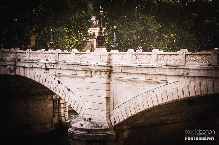 026_Wedding_photos_rome_bridge