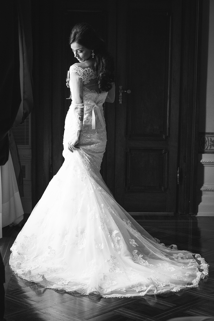 009-bride-getting-ready-dress-hotel-villa-cora