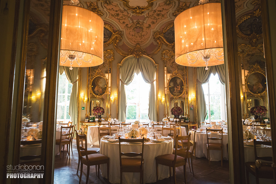 033b-mirror-grand-hotel-villa-cora-ballroom-wedding-tables