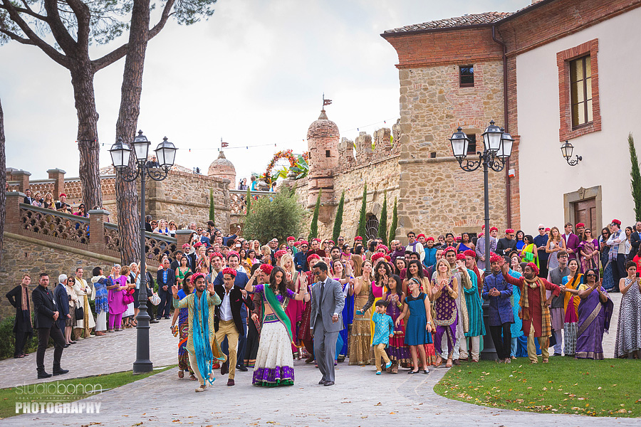 049-baraat-swagat-bolly-wedding-in-umbria-indian