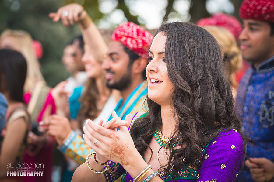 054-baraat-swagat-bolly-wedding-in-umbria-indian-solfagnano-castle-fun