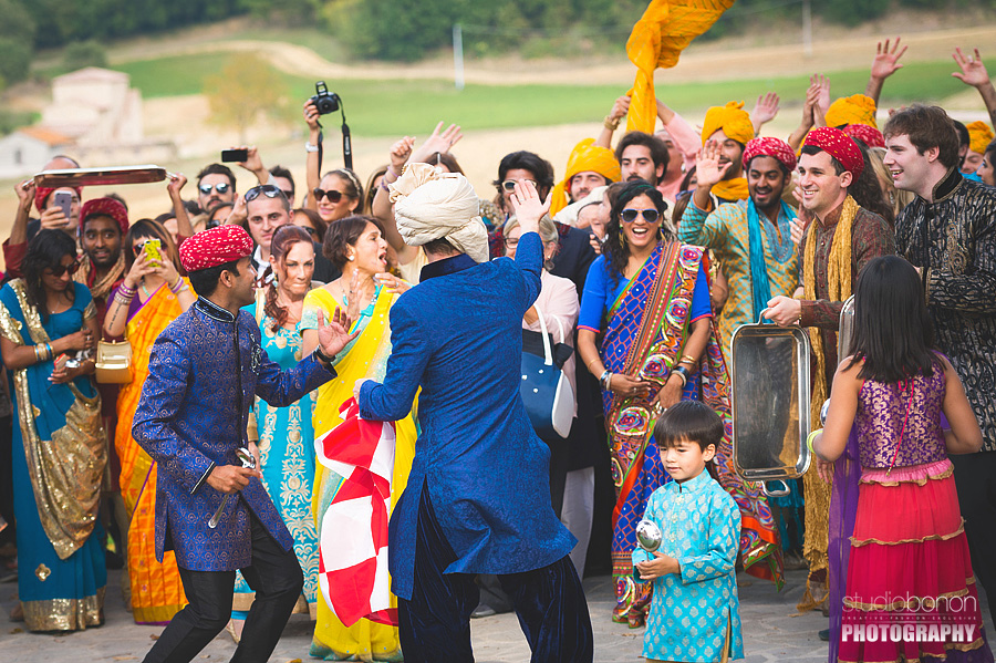 067-party-dancing-wedding-in-umbria