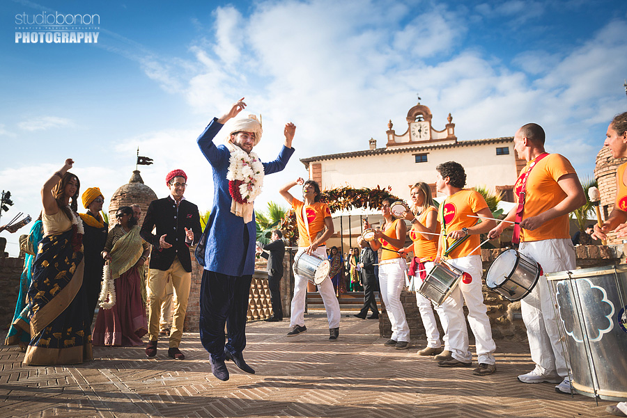 092-groom-dancing-baraat-swagat-wedding-in-perugia-solfagnano