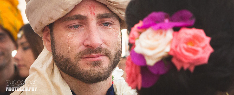 115-indian-bridegroom-ceremony-first-look-emotion-tears