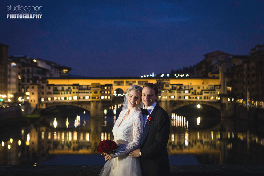 024-bride-groom-portrait-ponte-santa-trinita-old-bridge-in-the-background-with-lights