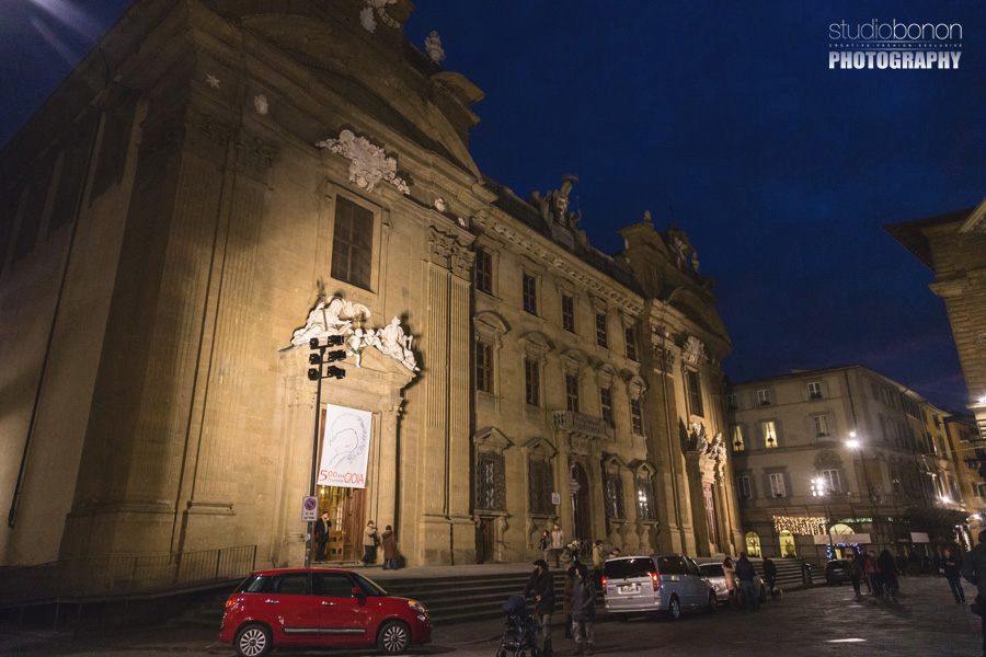 025-stunning-florence-church-of-san-filippo-neri-by-night-and-blu-sky