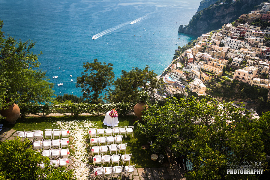 023-stunning-wedding-ceremony-setup-in-positano-flowers-colors-dream