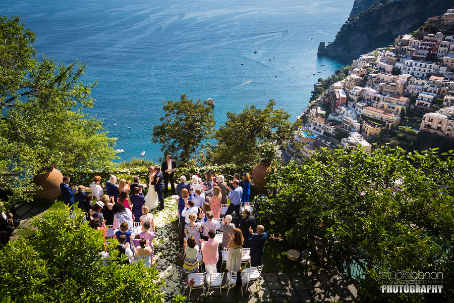 029-first-kiss-bride-groom-wedding-ceremony-in-positano-stunning-view