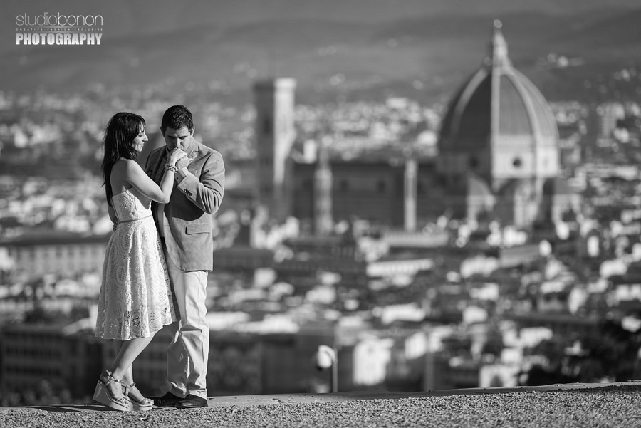 020-engagement-florence-dome-kissing-love-san-miniato-al-monte