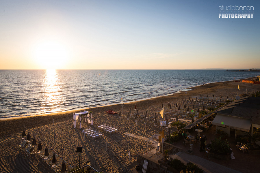 015-beach-wedding-setup-at-bagno-la-lanterna-san-vincenzo-tuscany
