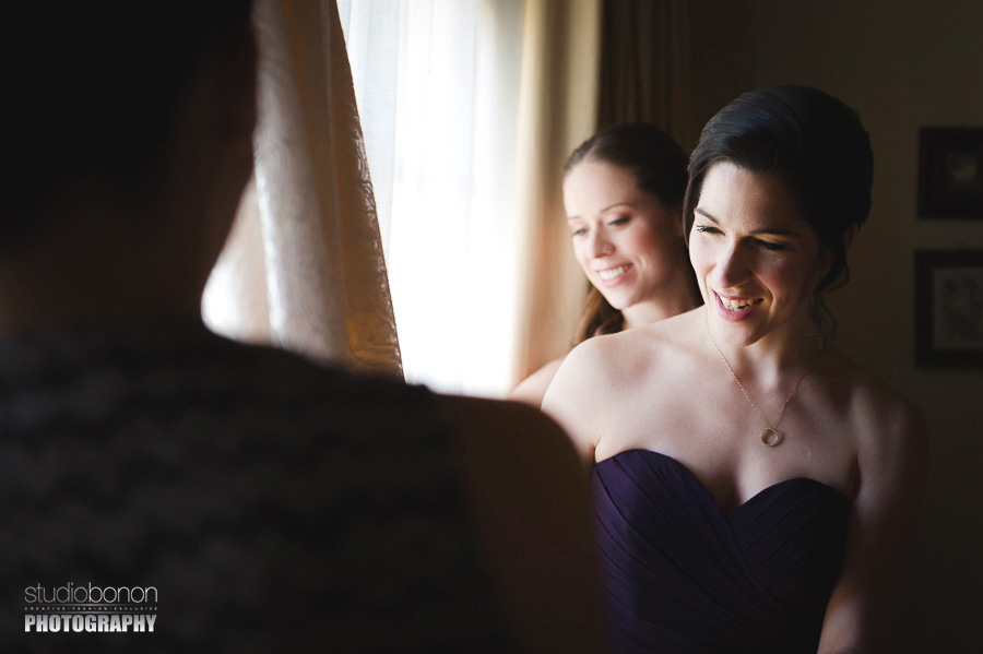 009-bridemaids-interaction-during-bridal-getting-ready-in-tuscany-at-borgo-san-luigi