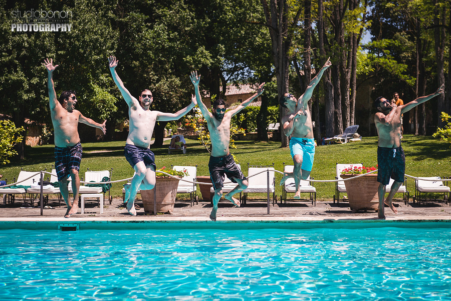 025-groom-getting-ready-start-with-several-jumps-into-the-pool