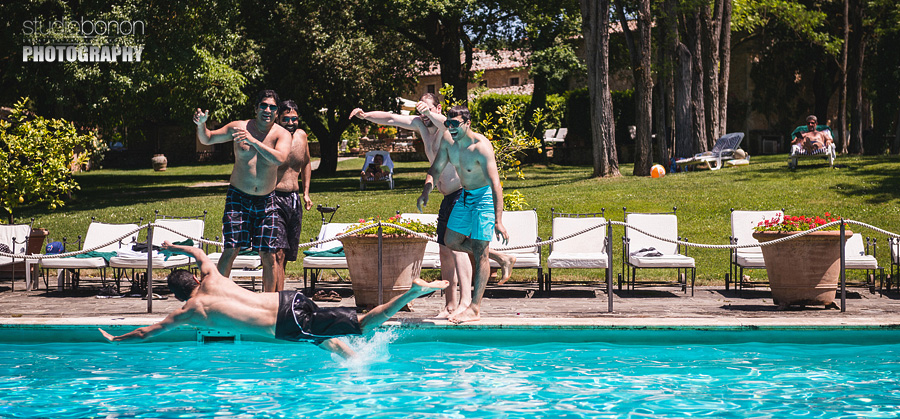 027-groom-getting-ready-start-with-several-jumps-into-the-pool