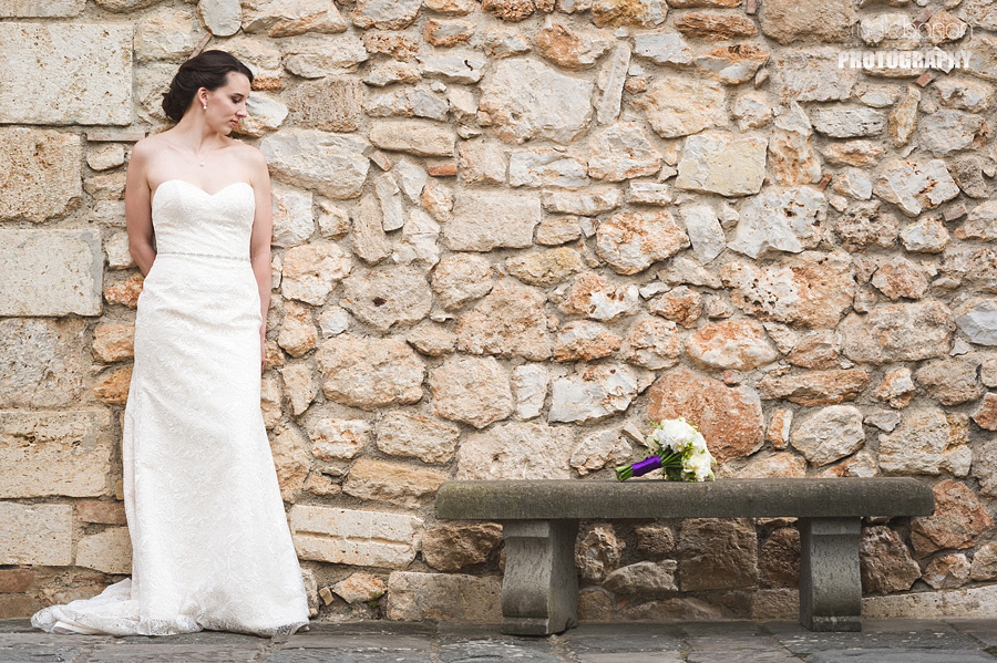 056-bride-tuscany-wall-flower-bouquet-beautiful
