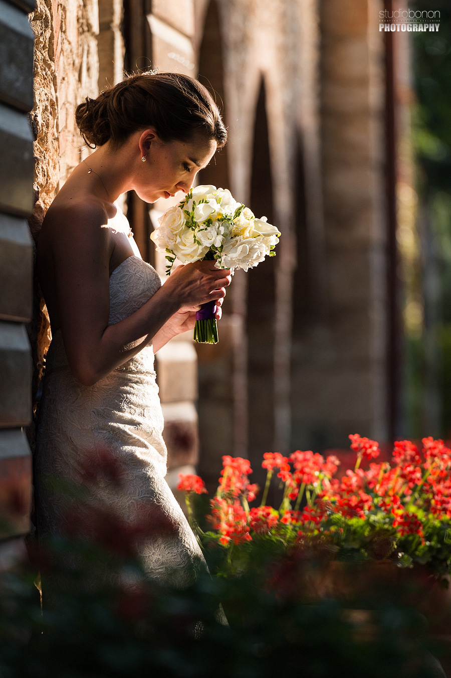 057-beautiful-bride-in-tuscany-flower-bouquet