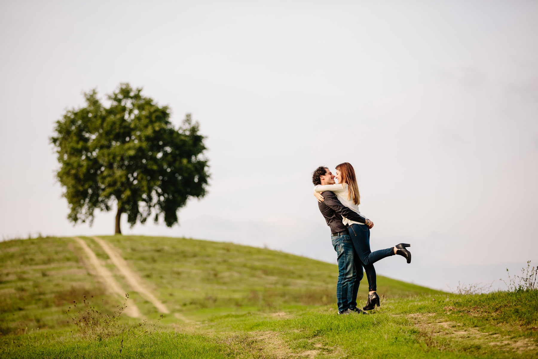 Engagement photo shoot in Mugello near Borgo San Lorenzo in Tuscany countryside