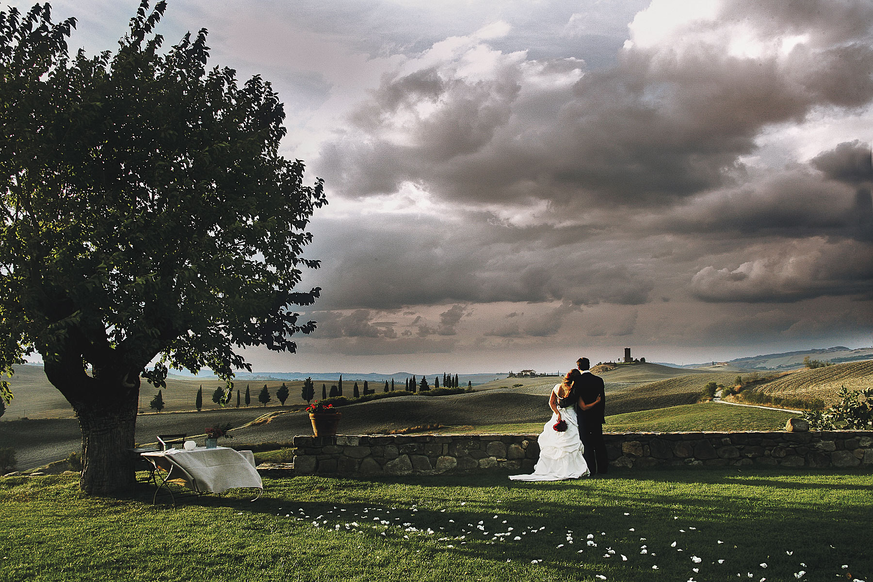Romantic Tuscan Wedding in Siena countryside